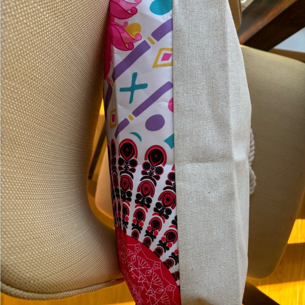 New Medium Size Mandela Design Zipper Closure Lined Tote - Picture 4 of 5